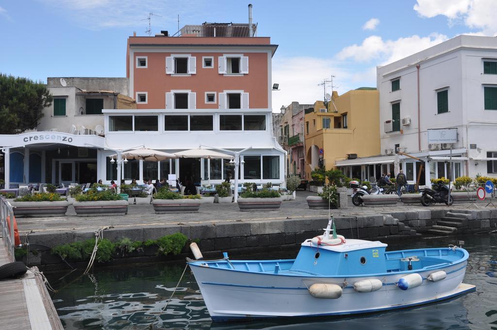 Hotel Ristorante Crescenzo Procida Extérieur photo