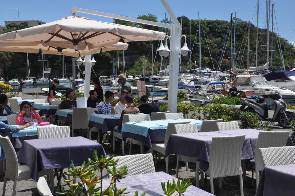 Hotel Ristorante Crescenzo Procida Extérieur photo