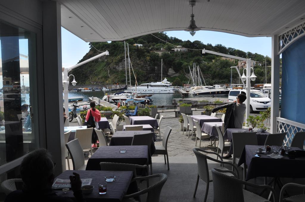 Hotel Ristorante Crescenzo Procida Extérieur photo
