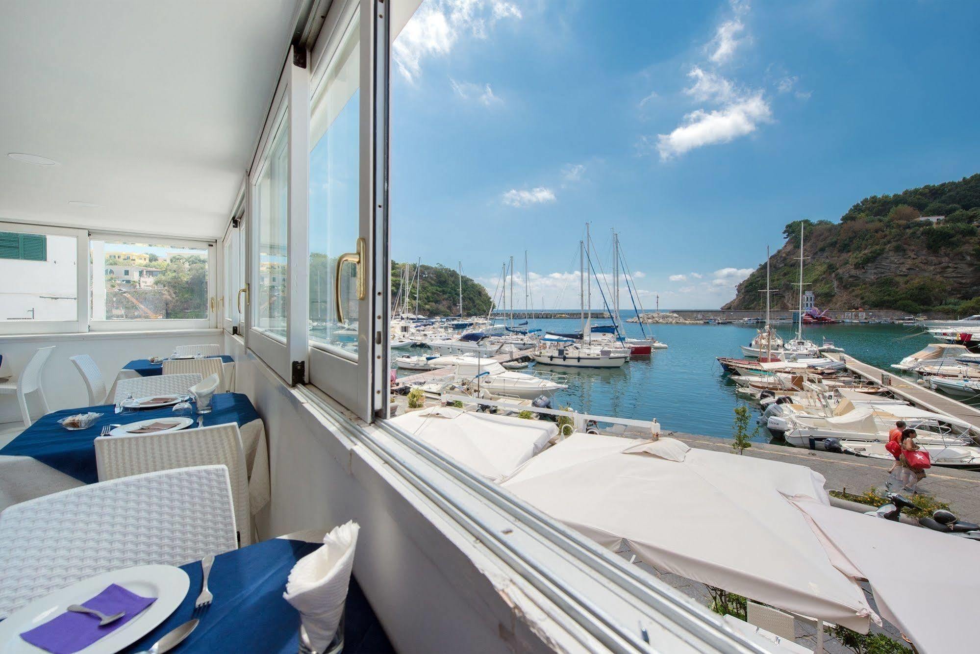 Hotel Ristorante Crescenzo Procida Extérieur photo